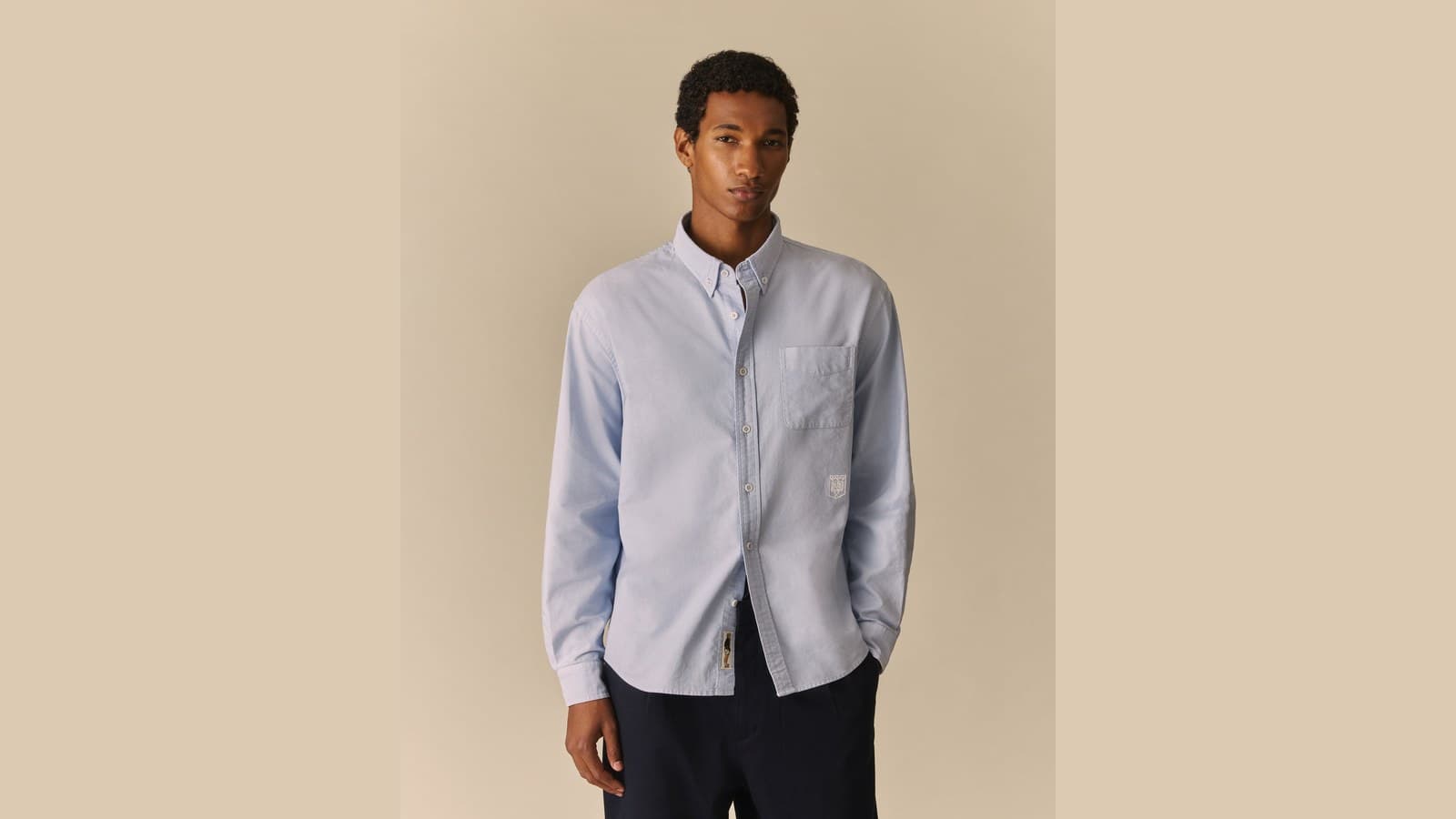 Homme en chemise oxford bleu ciel Rowing Blazers