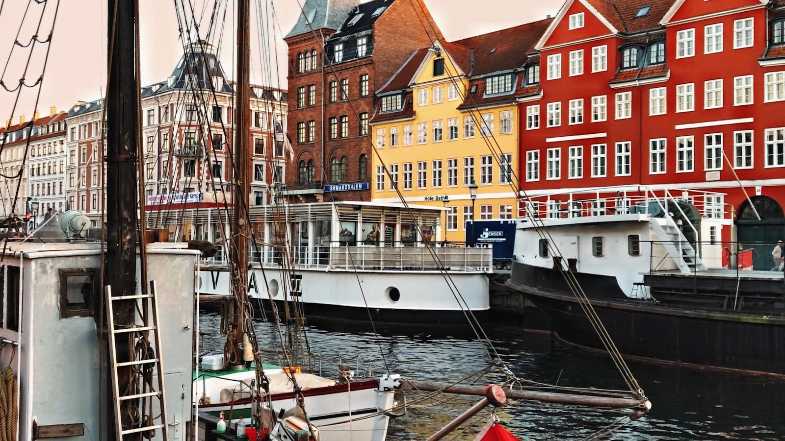 Façades colorées de Nyhavn à Copenhague
