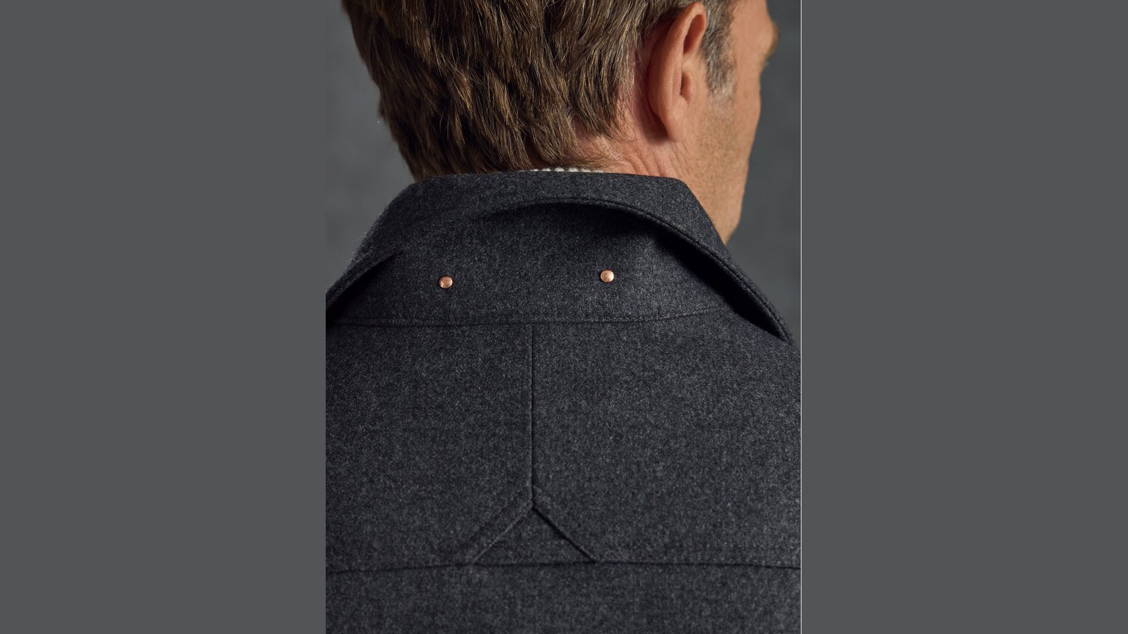 Le manteau de voyage : laine, coton ciré ou gabardine ?