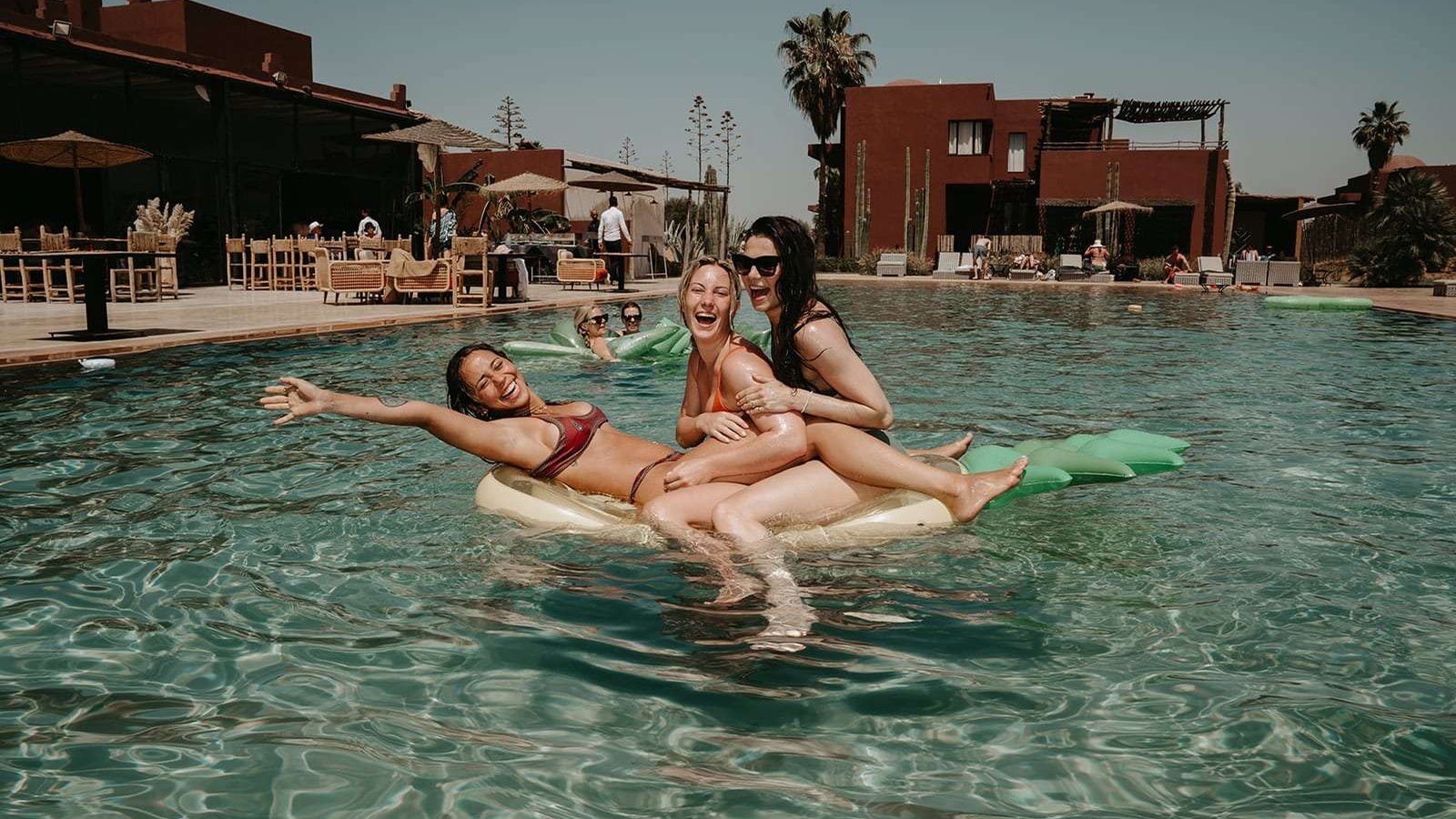 Cinq pool clubs chics à Marrakech, loin des mastodontes
