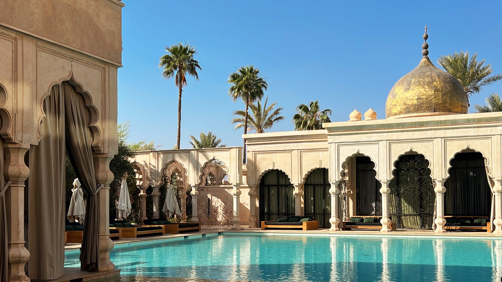 Cinq pool clubs chics à Marrakech, loin des mastodontes