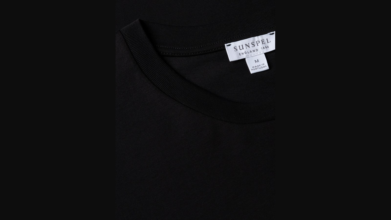 Sunspel : le t-shirt anglais qui remplace la chemise en déplacement